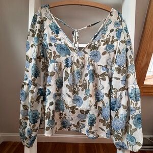 Women’s Mossimo Floral Top Size M